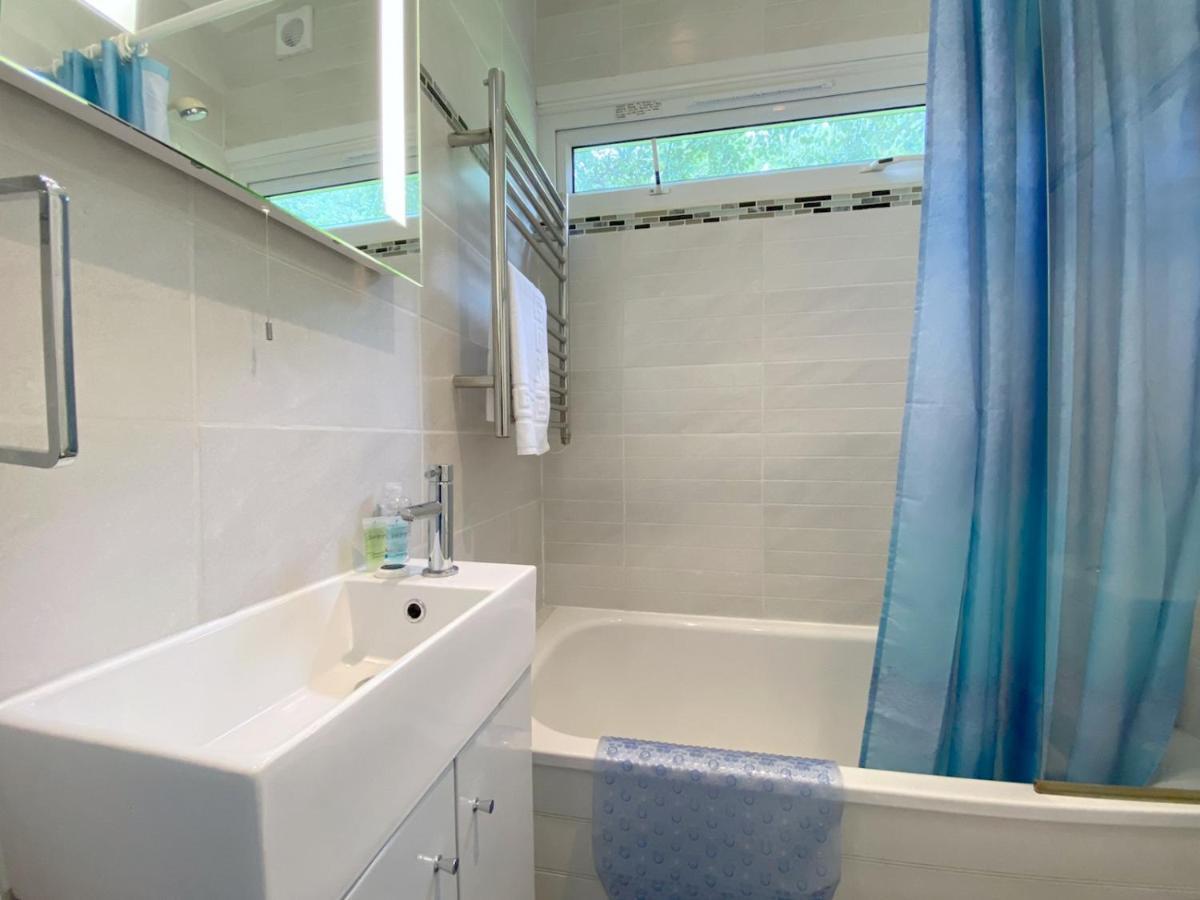 Pass The Keys Gower Beach Staycation Caswell Bay - Sleeps 4 Свонсі Екстер'єр фото